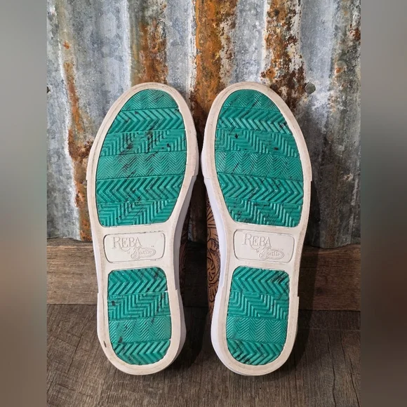 Reba by Justin® Exclusive Susie Floral casual sneaker in brown- Size 9m - Picture 4 of 6